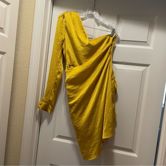 NWT Lovers and Friends Ana Dress in Marigold Yellow One Sleeve Cocktail Size M - Picture 6 of 9